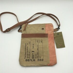 Clea Ray Salt Lake City Passport Canvas‎ Crossbody NWT